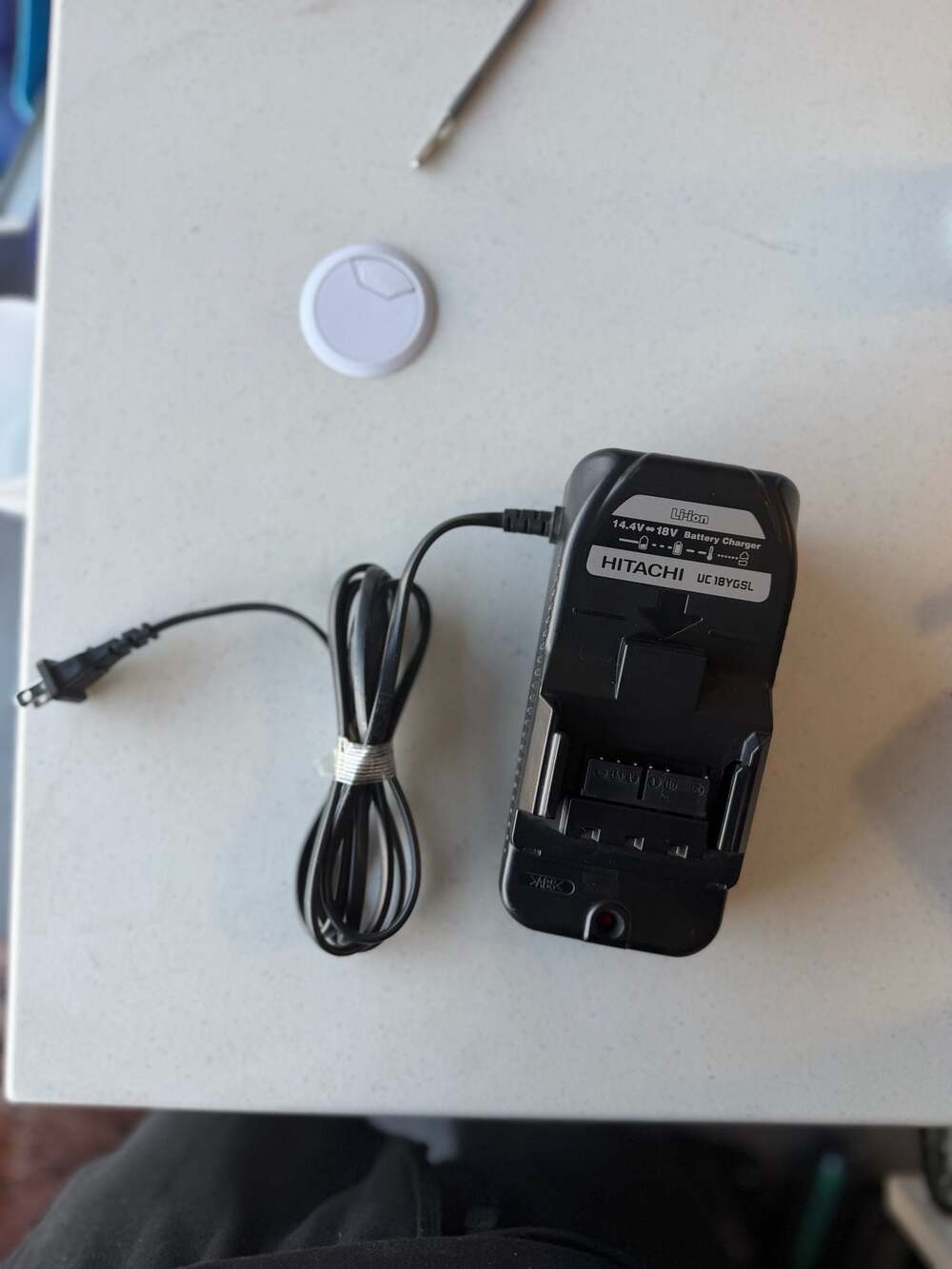 Hitachi UC18YGSL 14.4V-18V Li-ion Battery Charger